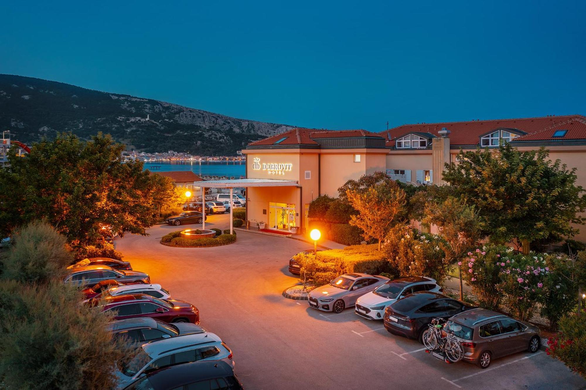 Hotel Dobrovit Ex Tamaris Baška Exteriör bild