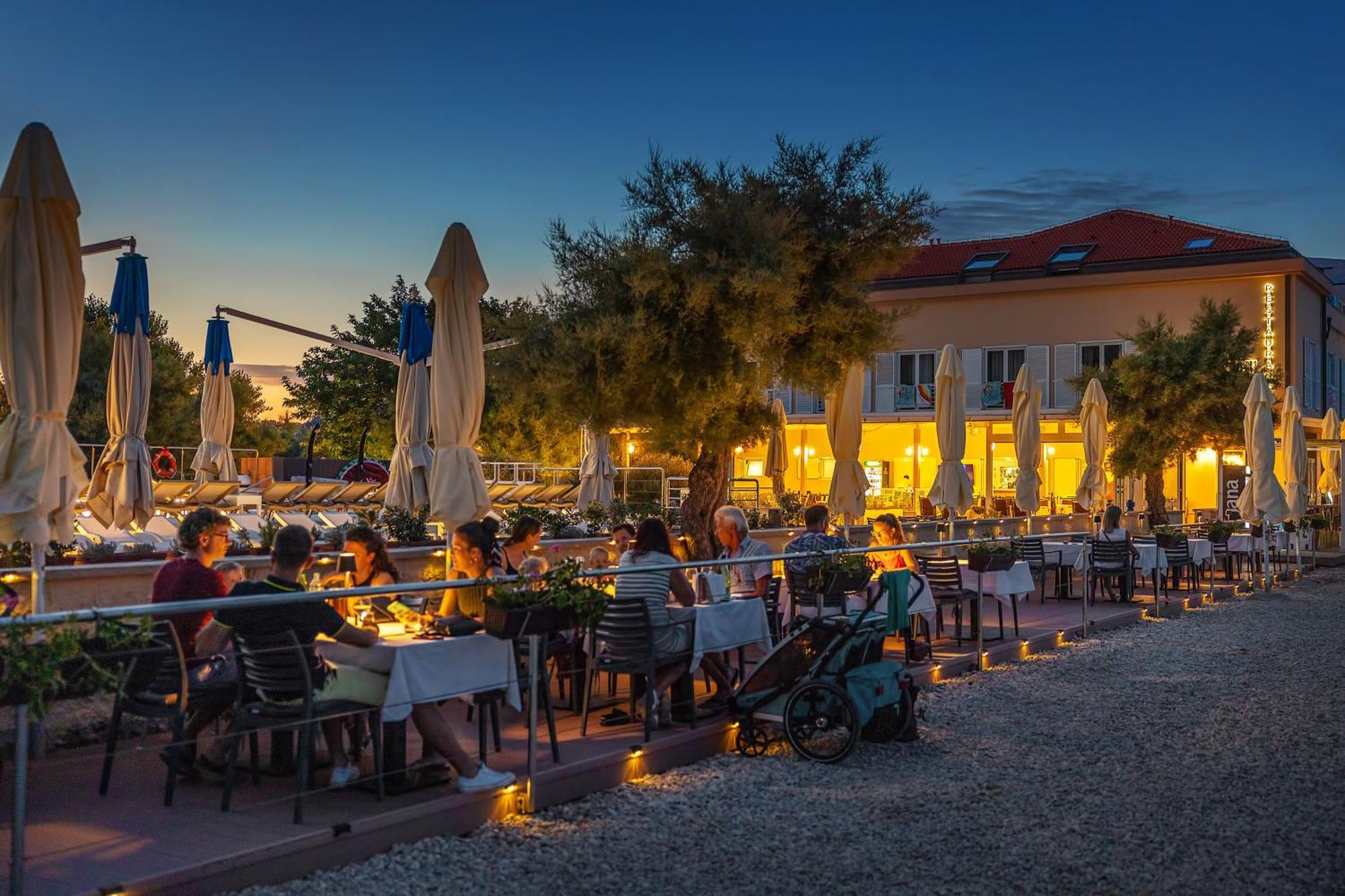 Hotel Dobrovit Ex Tamaris Baška Exteriör bild